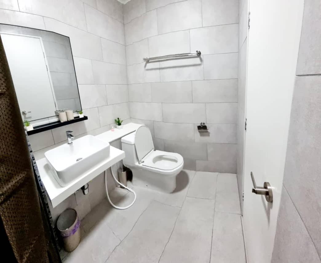 Apartment The Shore Kk By Bin Karim Homes *